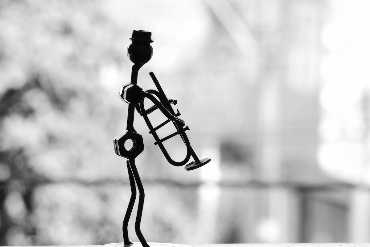 How to Spruce up the Office with Enchanting Metal Art