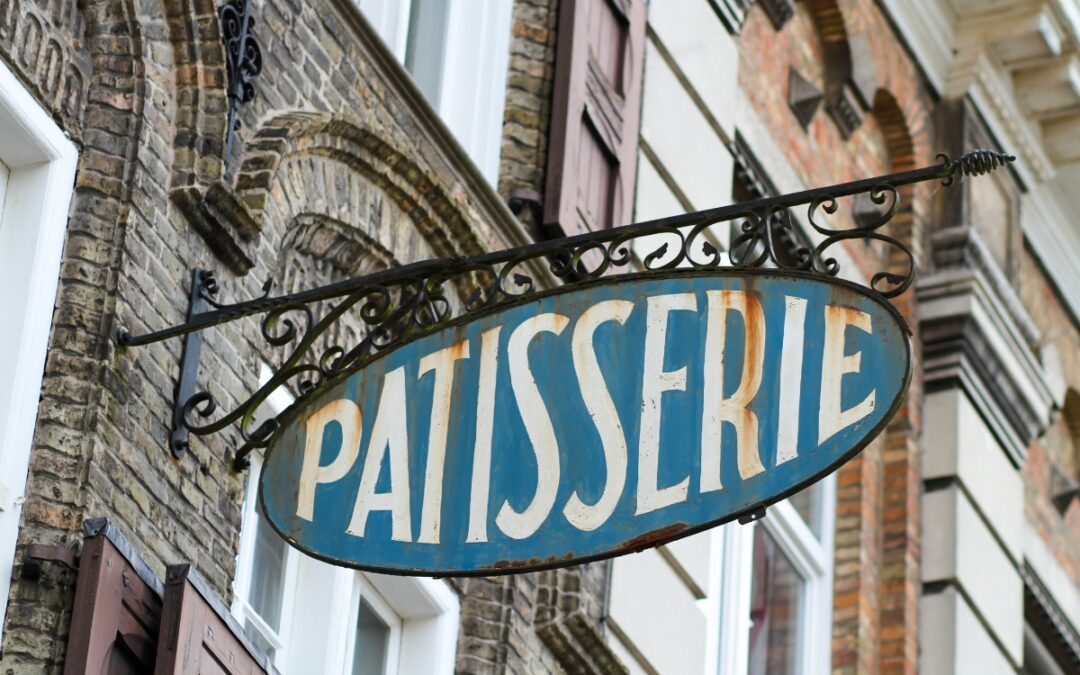 The Best Metal and Wood Decor for Outdoor Spaces